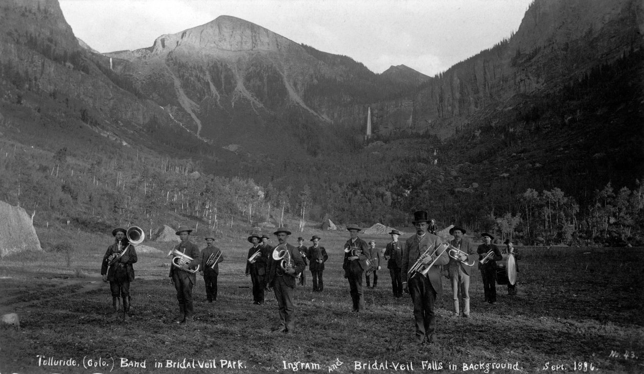 Banda Telluride em Bridal Veil Park Ingram e Bridal Veil Falls, 1886 (foto bw) de Charles Goodman