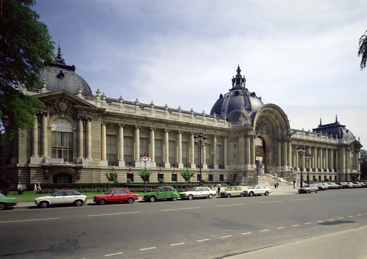 Vista da fachada do Petit-Palais, construída em 1900 (ver também 224968) de Charles Louis Girault