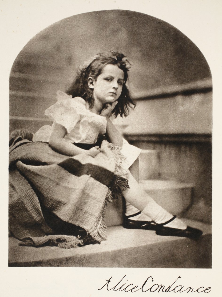 Alice Constance Westmacott, 9 de julho de 1864 (foto sépia) de Charles Lutwidge Dodgson