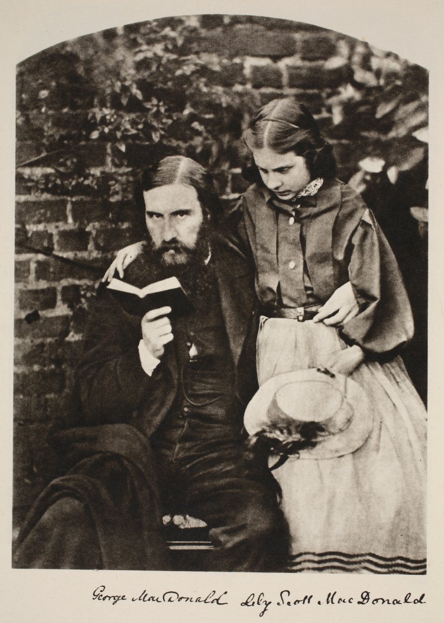 George MacDonald e sua filha Lily, 14 de outubro de 1863 (foto sépia) de Charles Lutwidge Dodgson