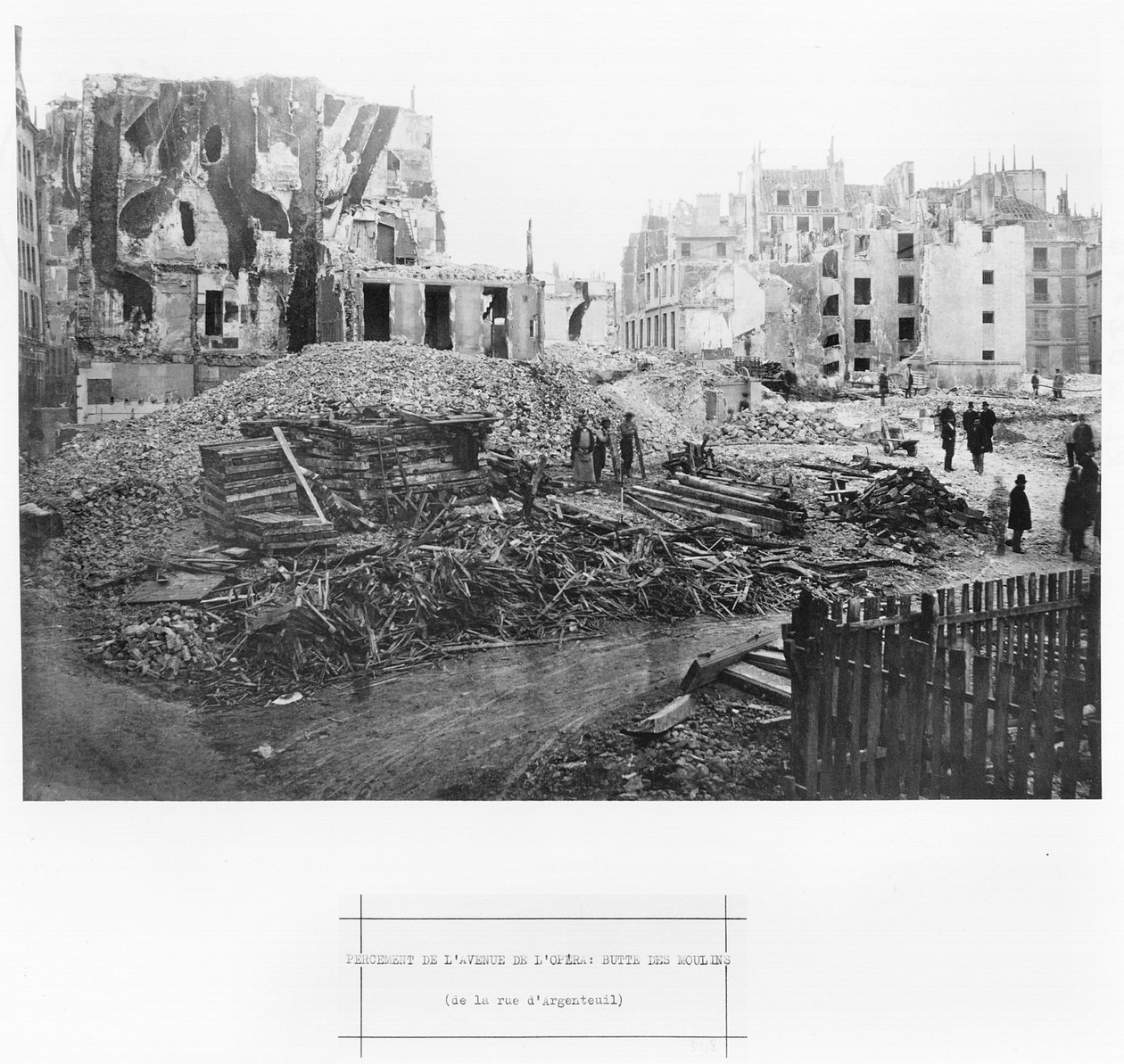 Edifício da avenida da ópera, rua do Butte des Moulins Rua Saint-Roch, Paris, 1858-78 de Charles Marville