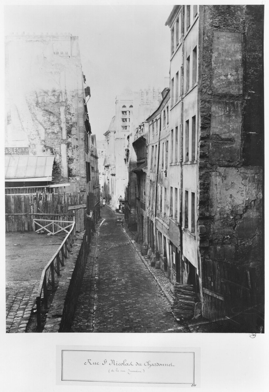Rue Saint-Nicolas-du-Chardonnet, da rua Traversine, Paris, 1858-78 de Charles Marville