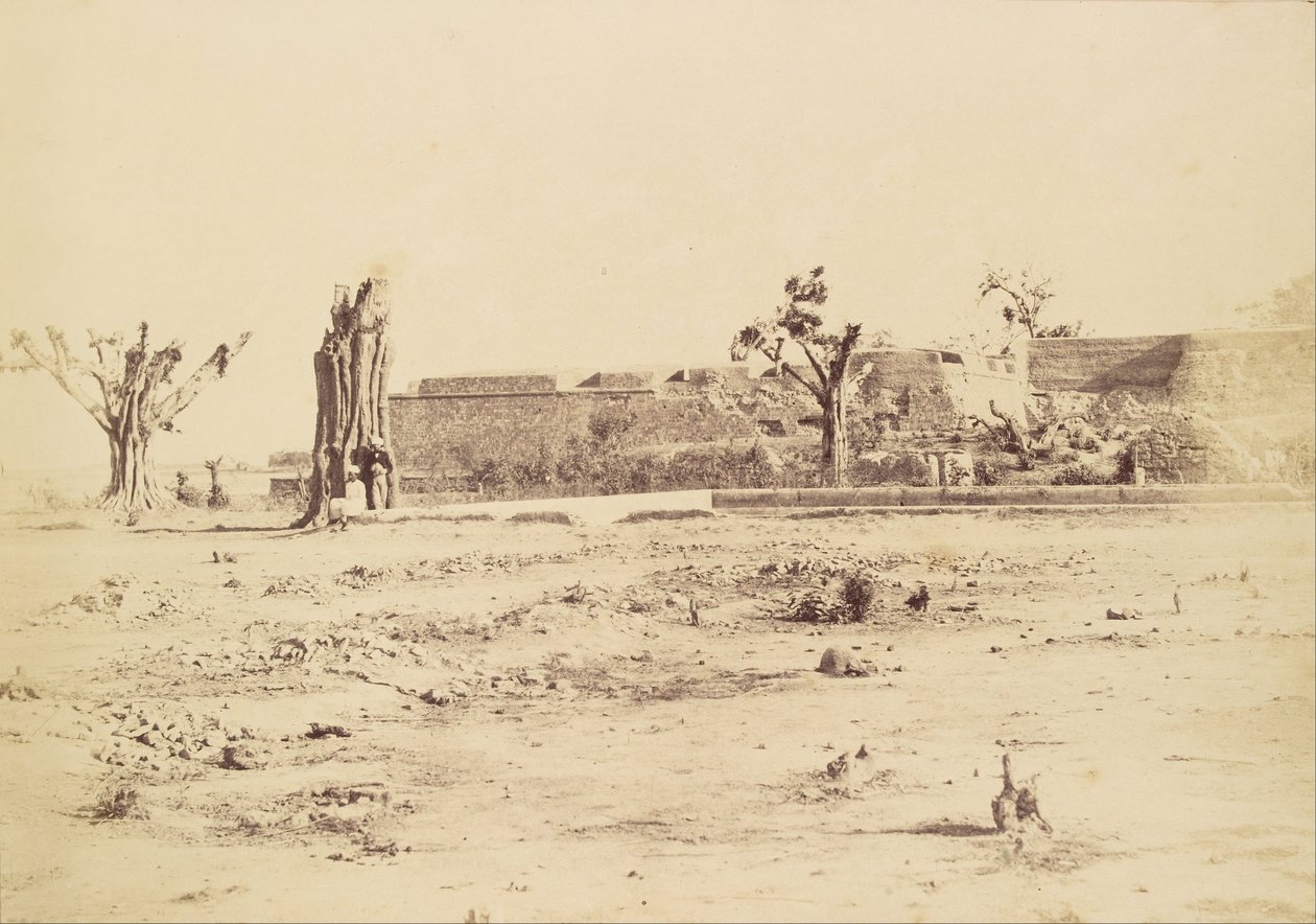 (Paisagem árida com uma Fortess não identificada, Delhi) de Charles Moravia