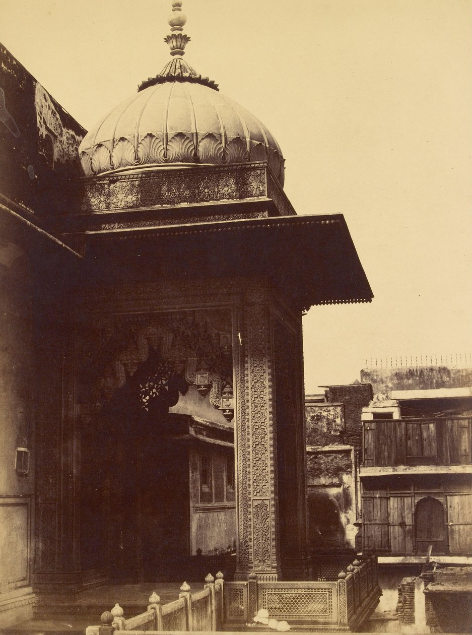 Edifício não identificado com varanda, Delhi de Charles Moravia
