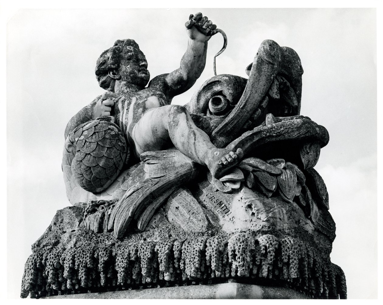 Perseu e Andromeda Fountain, 1858 (detalhe) (foto bw) de Charles Raymond Smith