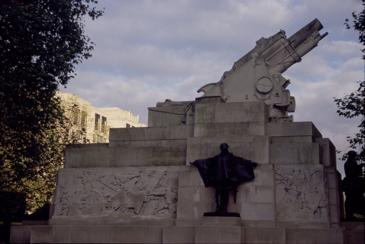 Vista lateral, de, a, real, artilharia, memorial, 1914-18, 1925, (bronze, e, portland, stone) de Charles Sergeant Jagger