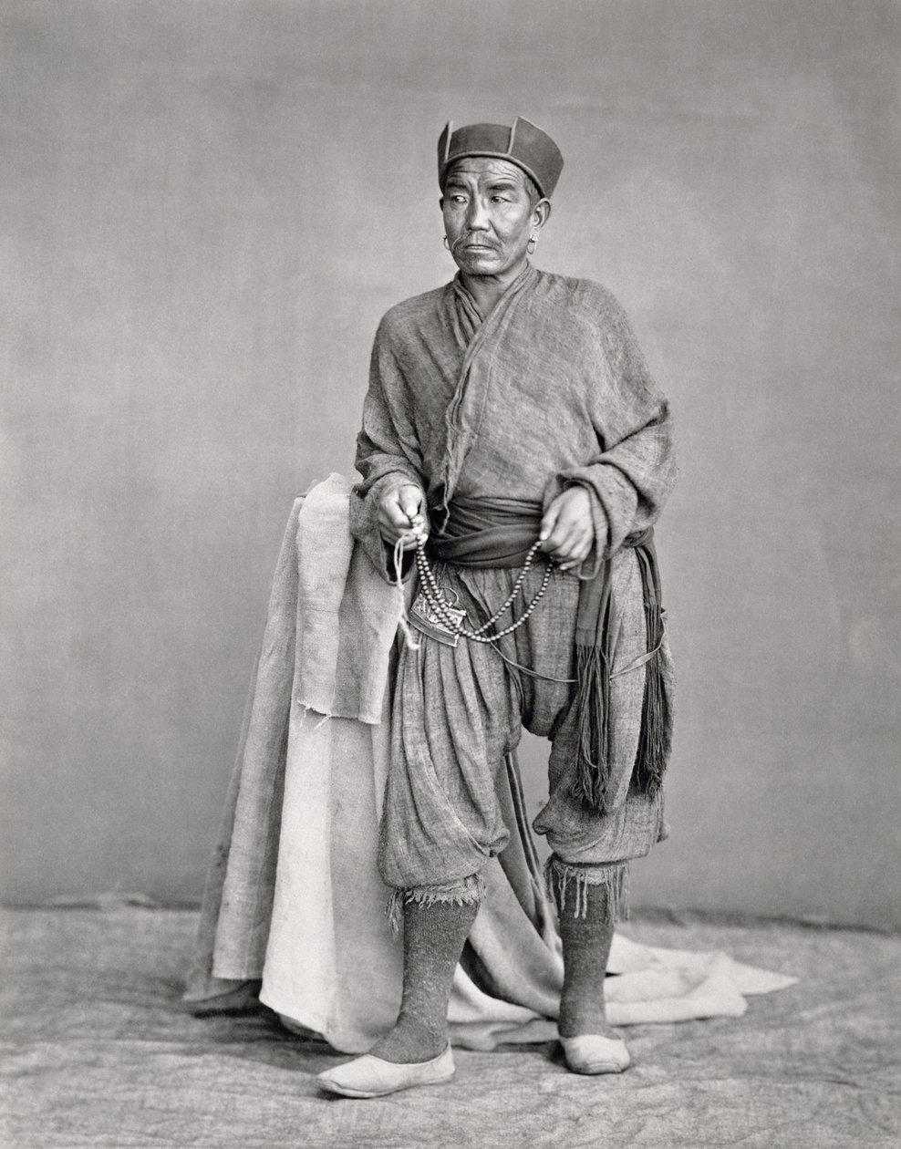 Velho tibetano, tibetano (impressão de albume) de Charles Shepherd