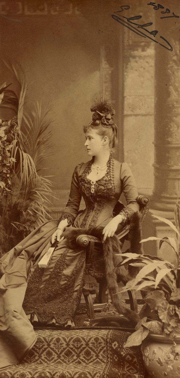 Elisabeth Fiodorovna de Russie (Elisabeth de Hesse Darmstadt) (1864-1918) -Retrato da grã-duquesa Elizaveta Fyodorovna (1864-1918), princesa Elizabeth de Hesse e do Reno, por Bergamasco, Charles (Karl) (1830-1896). Fotografia de Gelatina de Prata de Charles Bergamasco