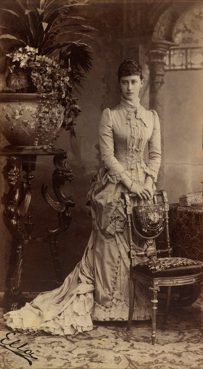 Elisabeth Fiodorovna de Russie (nascida Elisabeth de Hesse Darmstadt) - Retrato da grã-duquesa Elizaveta Fyodorovna (1864-1918), princesa Elizabeth de Hesse e do Reno, por Bergamasco, Charles (Karl) (1830-1896). Foto de albumina, ca 1884. Filme estatal rus de Charles Bergamasco