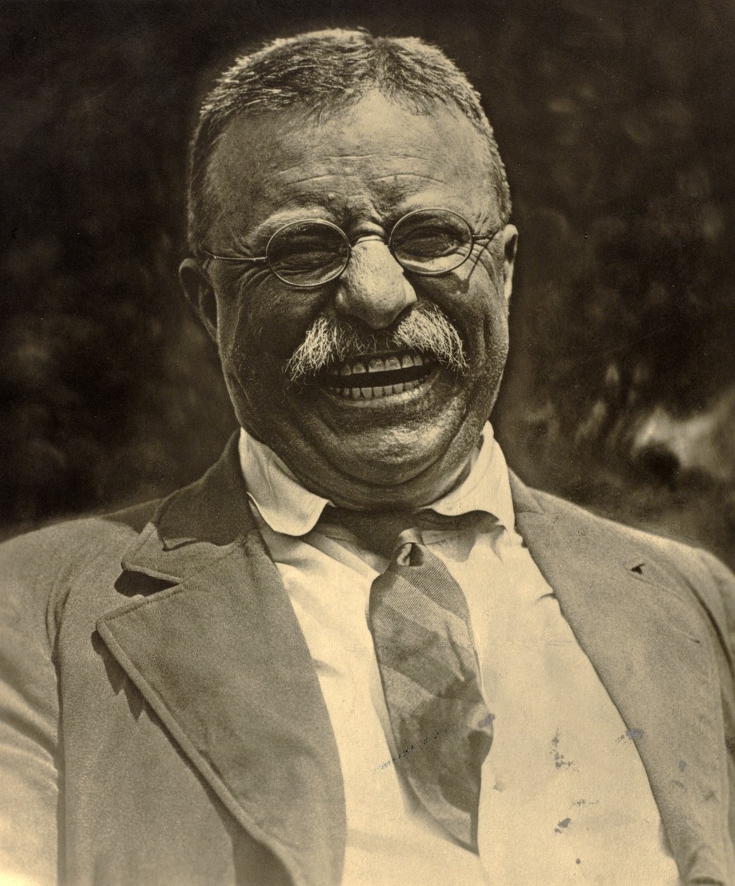 Theodore Roosevelt a rir, c.1910 (foto a p/b) de Charles Duprez