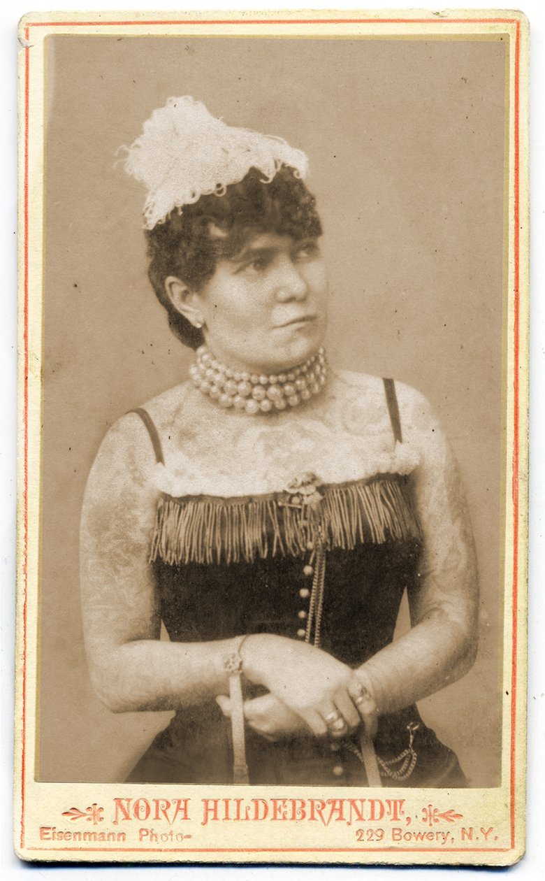 Retrato de Nora Hilderbrandt, c.1893 (foto do gabinete) de Charles Eisenmann