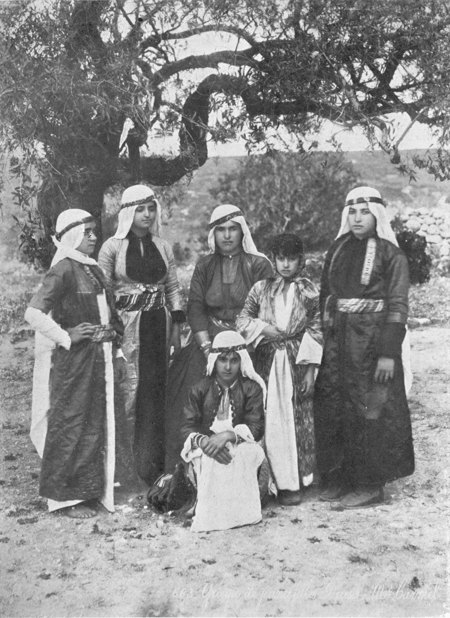 Grupo de Drusas Senhoras, c1913 de Charles J. S. Makin