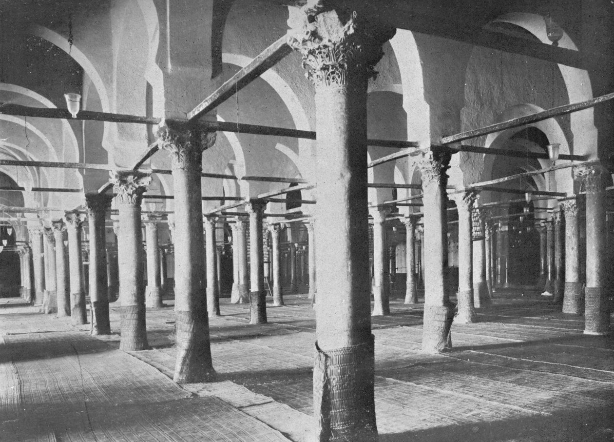 Kairouan. Interior da Grande Mesquita, c1913 de Charles J. S. Makin