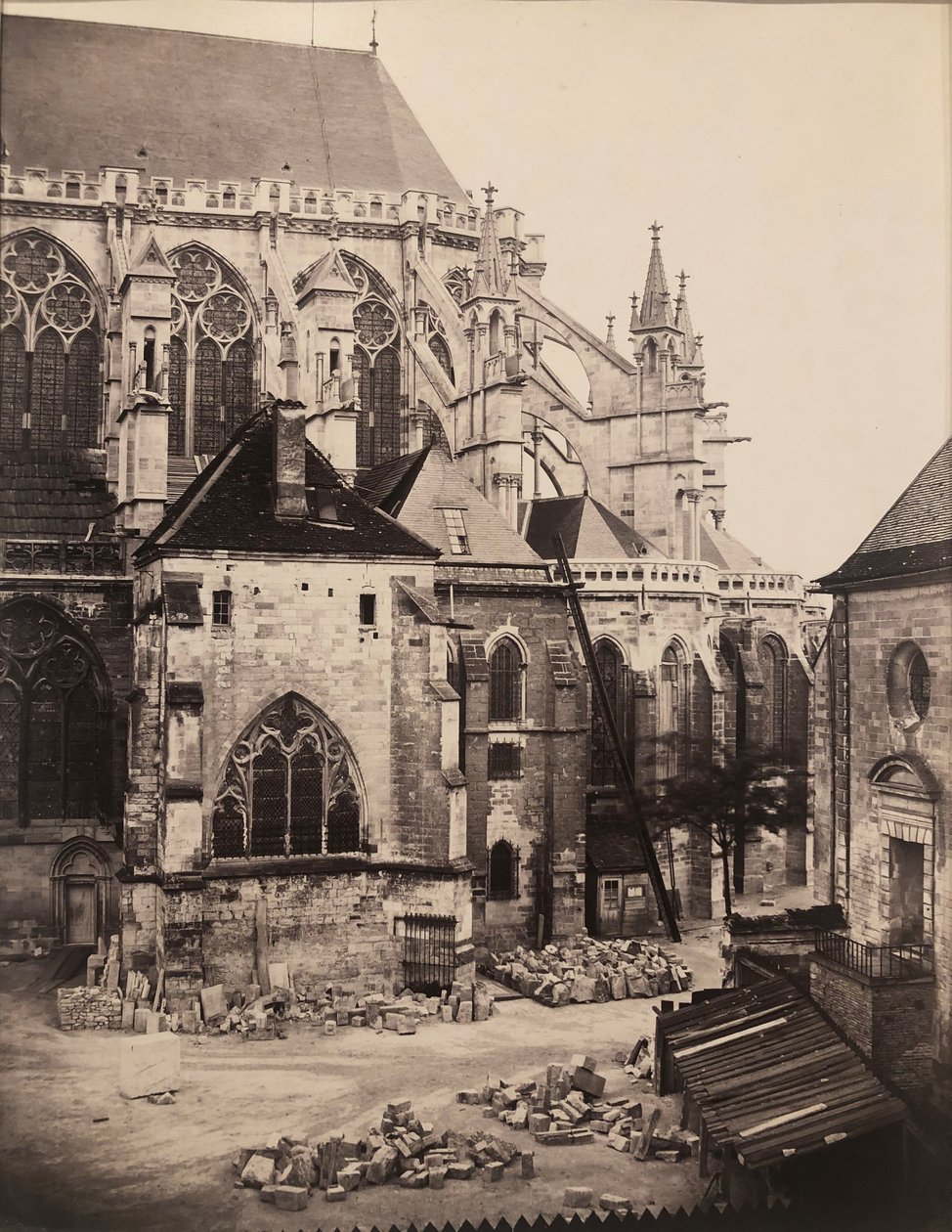 Extremidade oriental, catedral de Troyes em restauro, França de Charles Marville