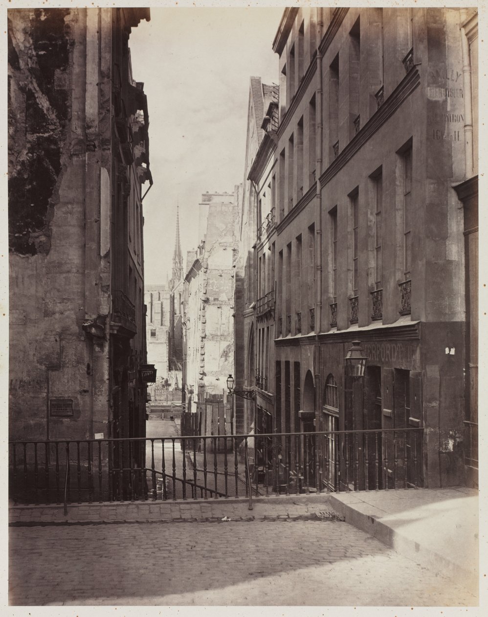 Rue Jean-de-Beauvais. Vista da Rue des Écoles em direcção ao Boulevard Saint-Germain, em obras de Charles Marville