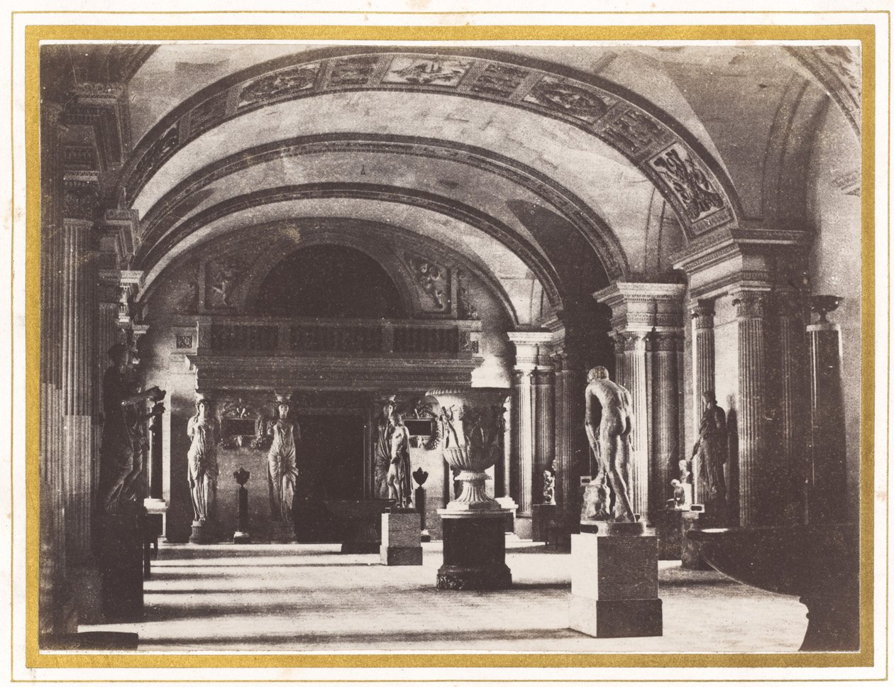 Sala das Cariátides, Museu do Louvre, c. 1851 (foto) de Charles Marville