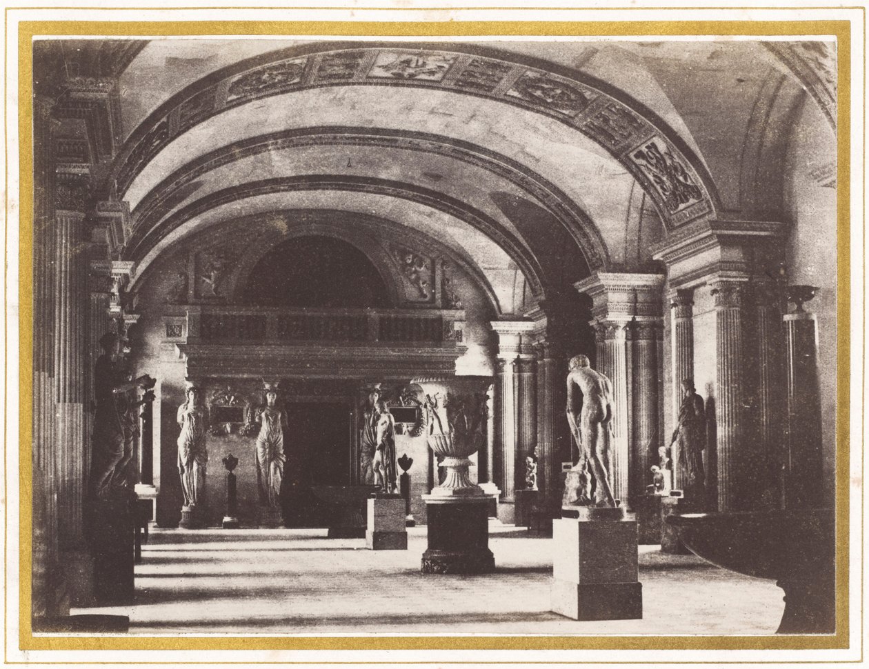 Sala das Cariátides, no Museu do Louvre de Charles Marville