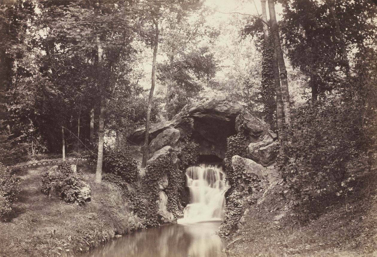Vista da pequena gruta em direção ao Deer Pond, Bois de Boulogne de Charles Marville