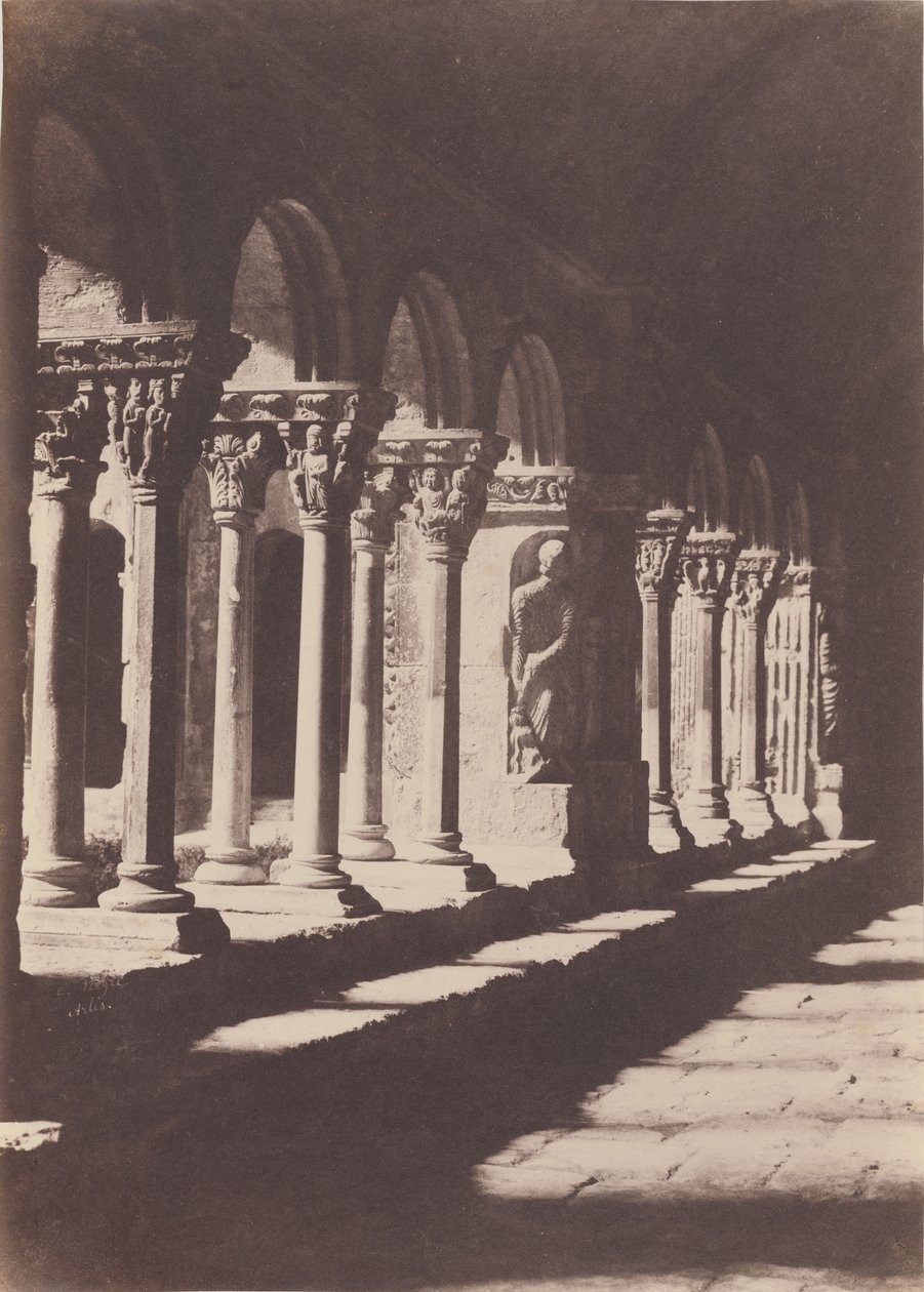 Um corredor do claustro de São Trófimo, em Arles de Charles Nègre