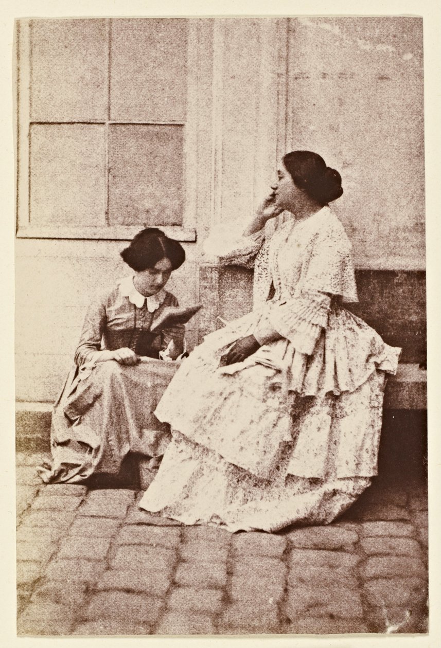 Mulheres em um pátio de Charles Nègre