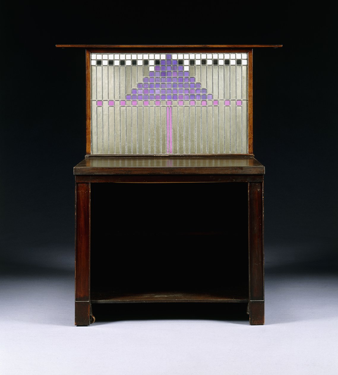 Um gabinete de escrita projetado para Walter W. Blackie Esq., Hill House, Edimburgo de Charles Rennie Mackintosh