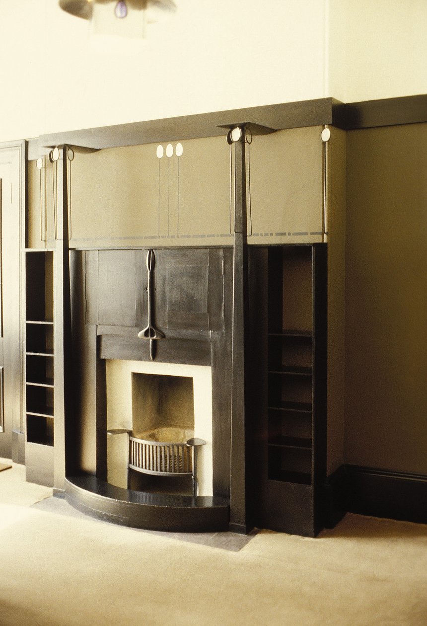 Lareira pintada de preto, c.1914-c.1928 (madeira, metal) de Charles Rennie Mackintosh