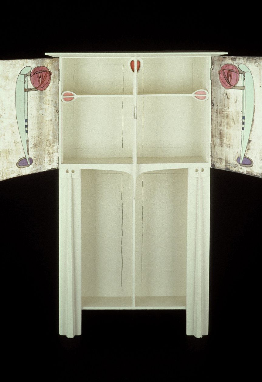 Armário branco projetado para a Sra. Rowat, 1902 (madeira, vitral, esmalte) de Charles Rennie Mackintosh