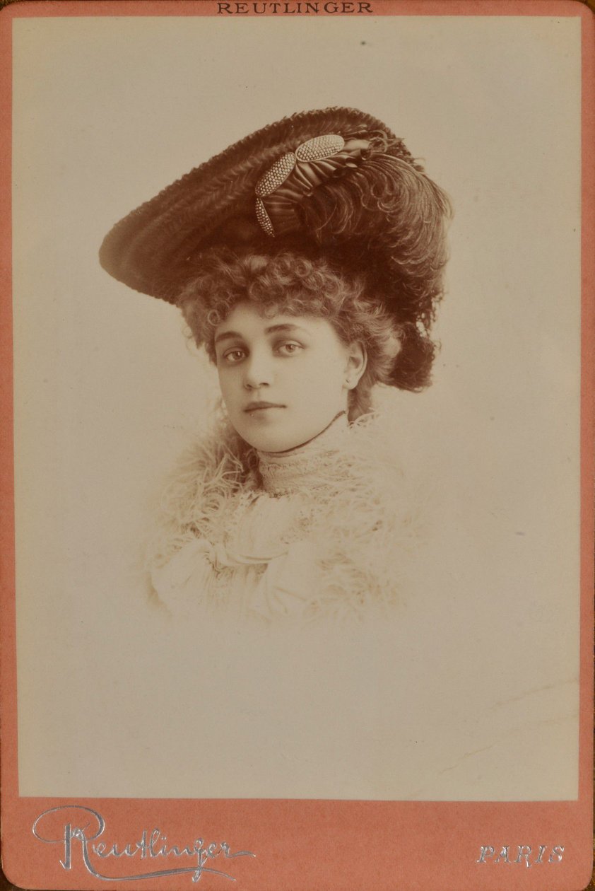 Mulher elegante com um chapéu - Charles Reutlinger de Charles Reutlinger