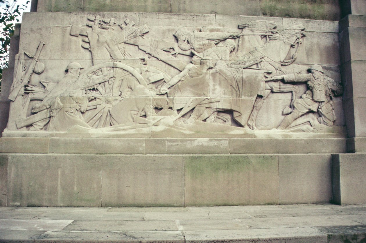 Detalhe do Royal Artillery Memorial 1914-18, 1925 (pedra de Portland) de Charles Sergeant Jagger