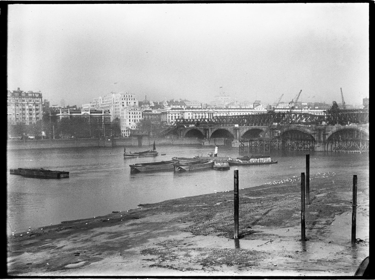 Demolição da Ponte Waterloo, Cidade de Westminster, Greater London Authority, 1936. de Charles William Prickett