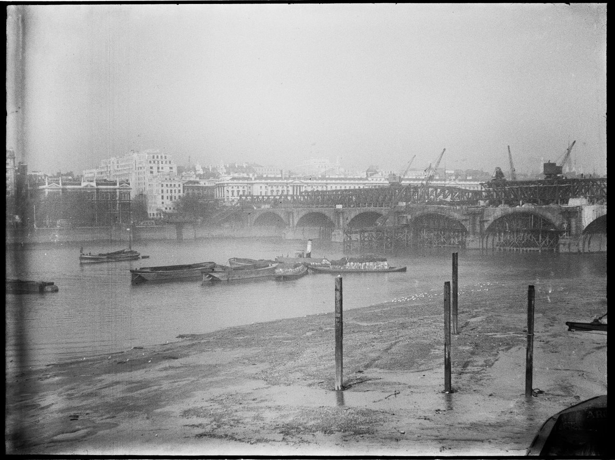 Demolição da Ponte Waterloo, Cidade de Westminster, Greater London Authority, 1936. de Charles William Prickett
