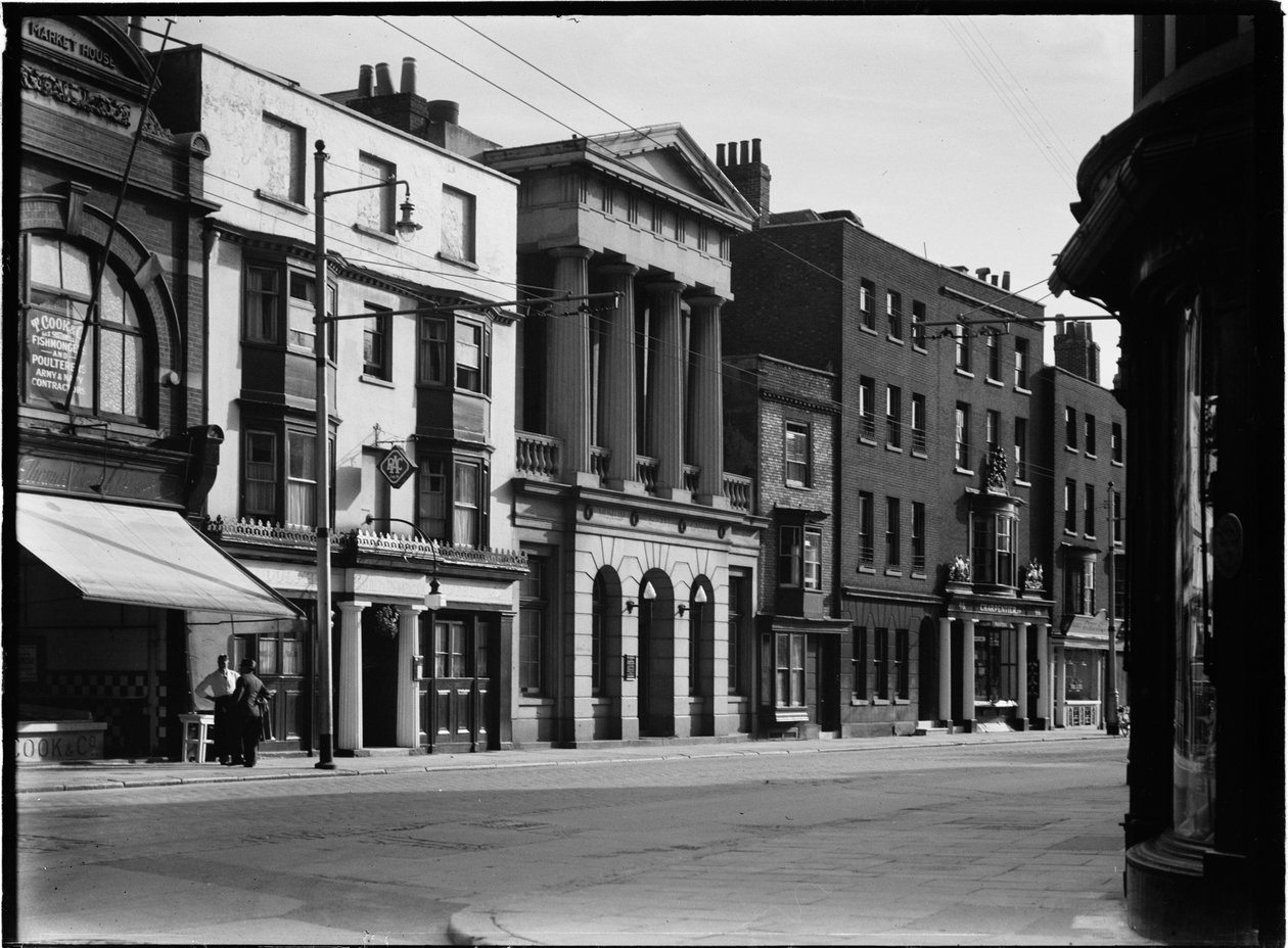 High Street, cidade de Portsmouth, década de 1930. de Charles William Prickett