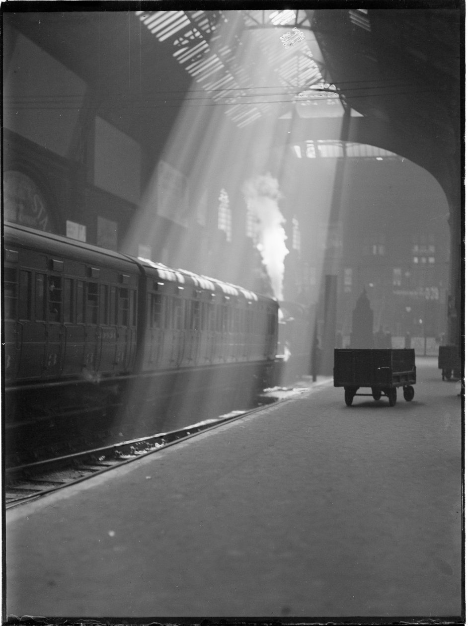 Estação de Liverpool Street, Liverpool Street, City of London, Greater London Authority, c1932. de Charles William Prickett