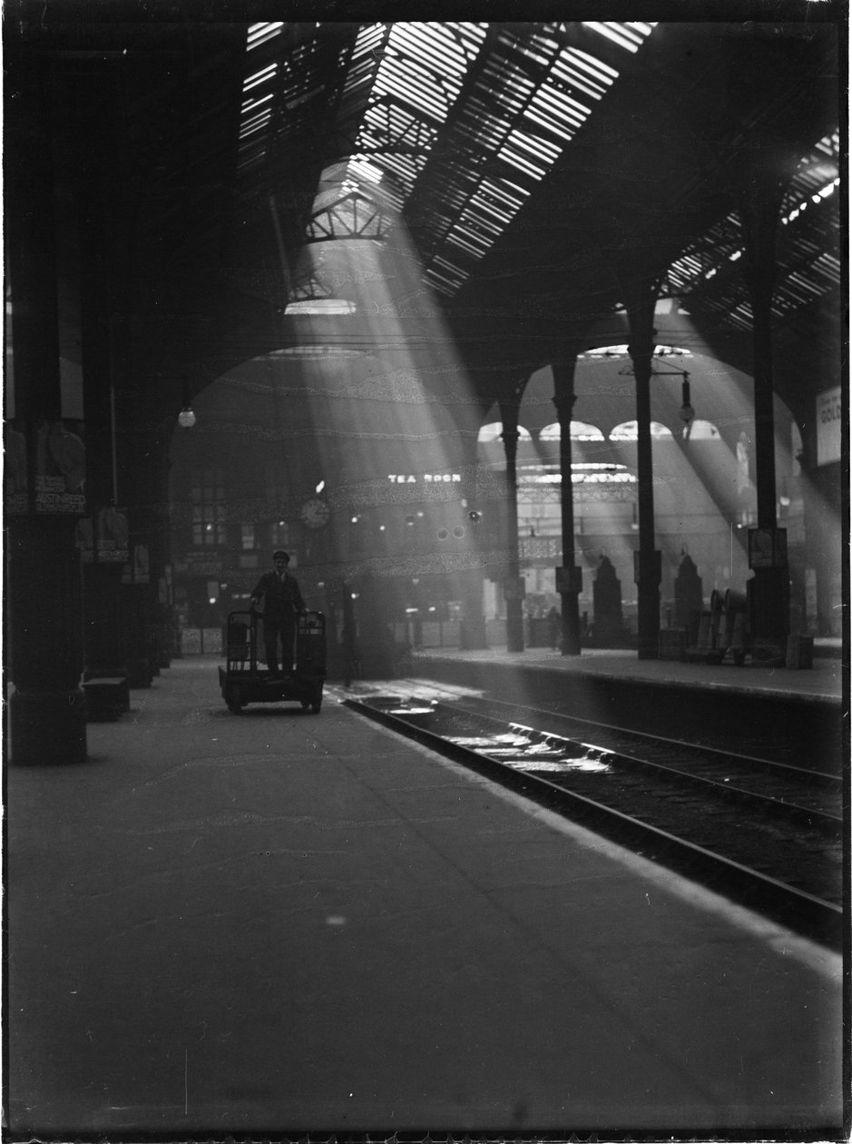 Estação de Liverpool Street, Liverpool Street, City of London, Greater London Authority, c1932. de Charles William Prickett