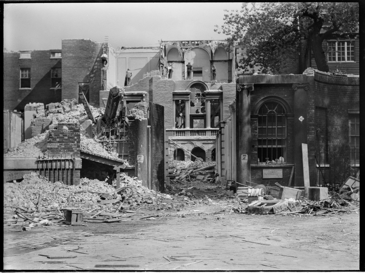 Pembroke House, Whitehall Gardens, Whitehall, cidade de Westminster, GLA, final da década de 1930. de Charles William Prickett