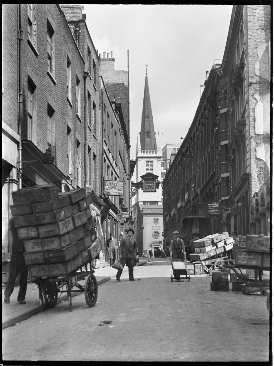 St Mary at Hill, City and County of the City of London, Greater London Authority, década de 1930. de Charles William Prickett