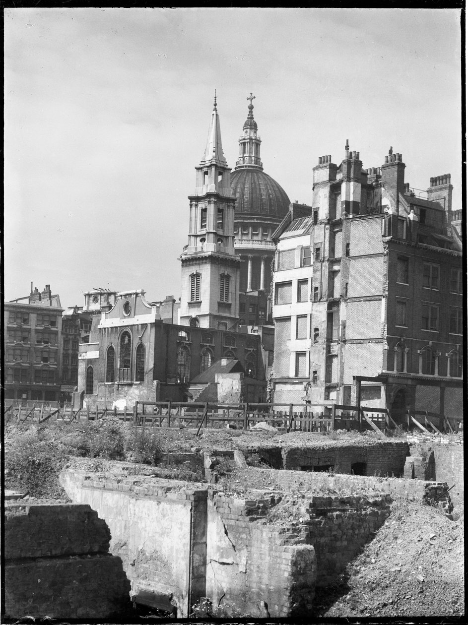 Catedral de São Paulo, Adro da Igreja de São Paulo, Cidade de Londres, Cidade de Londres, GLA, 1941-1945. de Charles William Prickett
