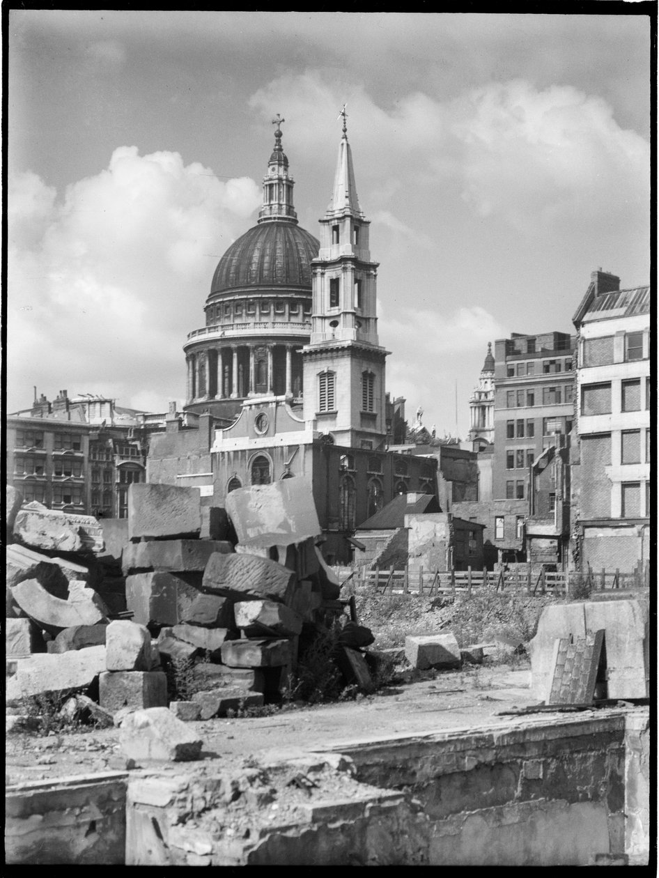 Catedral de São Paulo, Adro da Igreja de São Paulo, Cidade de Londres, Cidade de Londres, GLA, 1941-1945. de Charles William Prickett
