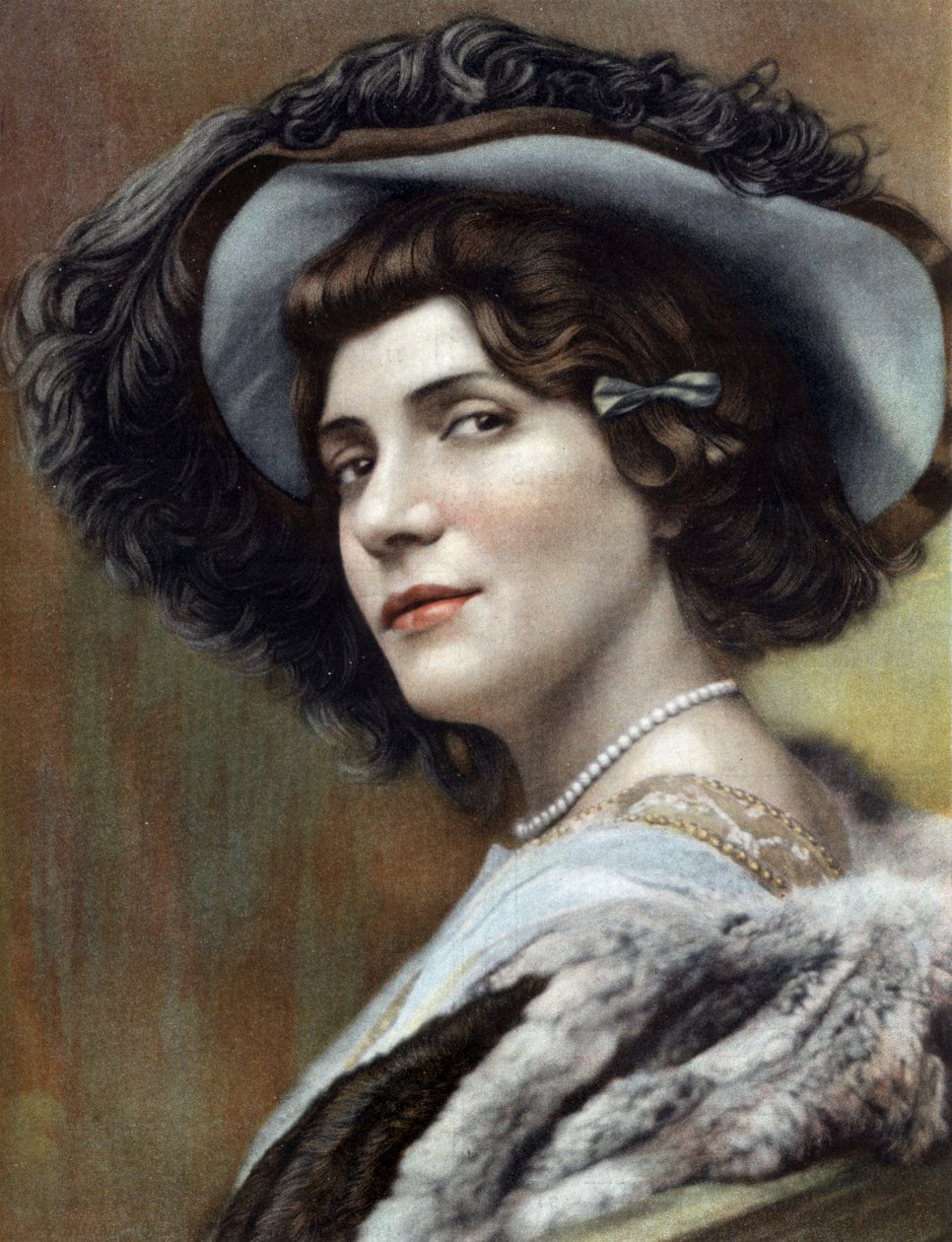 A comediante francesa Eve Lavalliere (1866-1929) no papel de Miquette na peça "Miquette et sa mere" de RobertdeFlers foto de Cheri Rousseau do jornal francês "Le Theatre" de 11 de dezembro de Cheri Rousseau