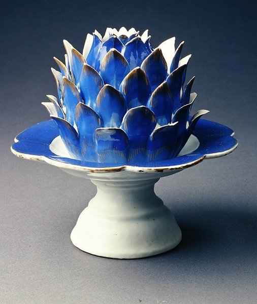 Uma Terrina de Forma Vegetal, Cobertura e Tazza, Período de Jiaqing (1796-1820) c.1800 (porcelana) (veja também 314544) de Chinese School