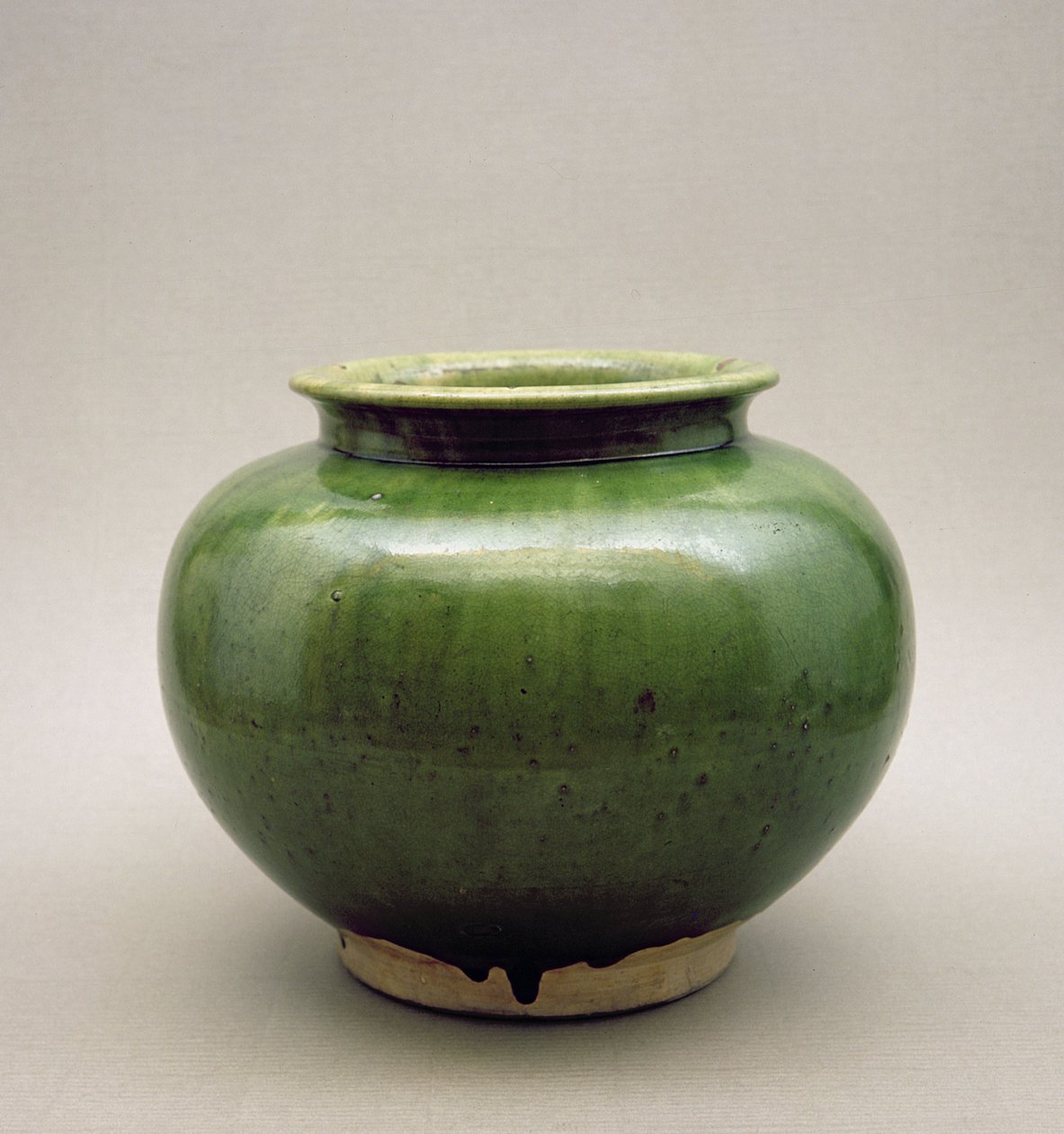 Pote chinês, Yueh ware, Seis dinastias (265-589AD) (celadon ware) de Chinese School