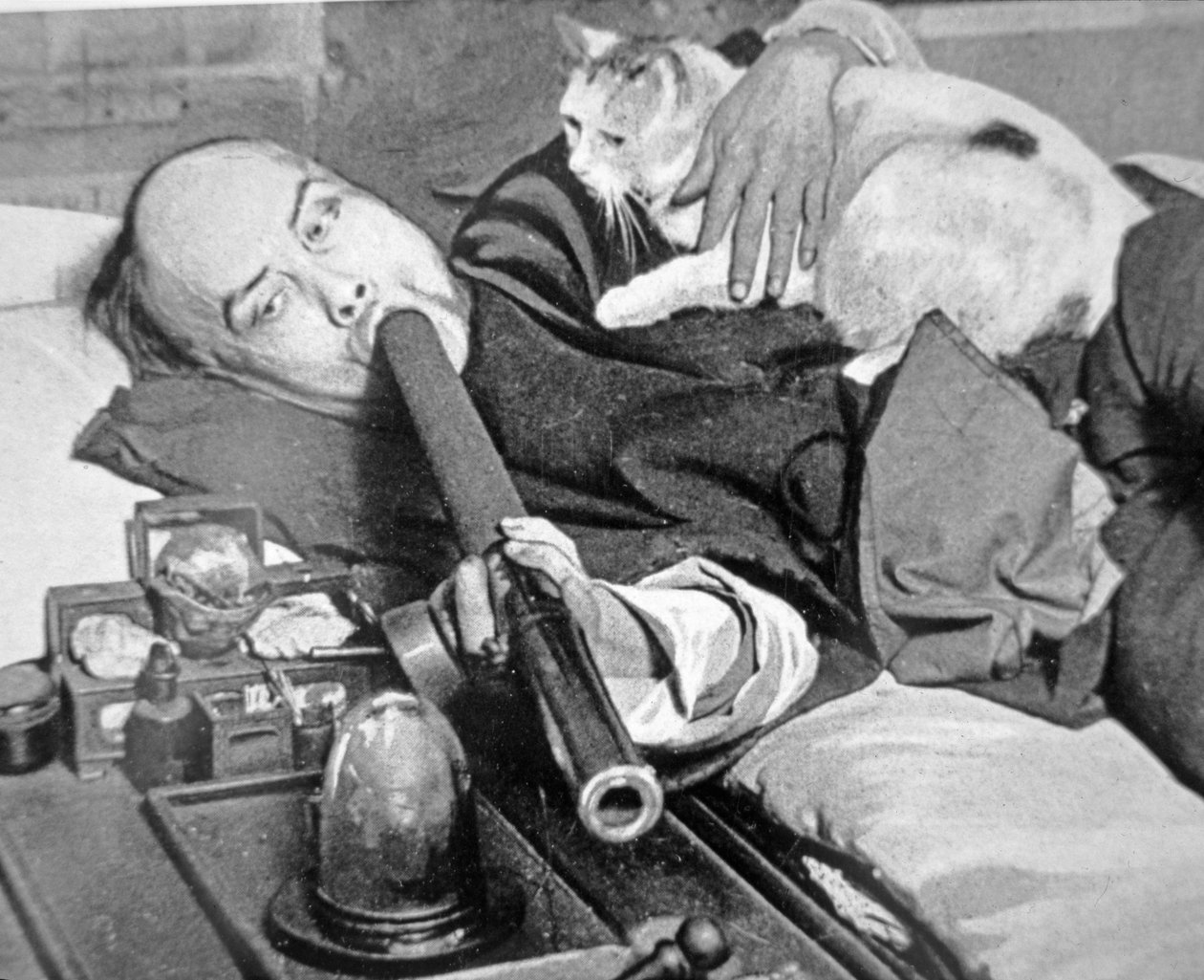 Chinatown, São Francisco - ópio fumante, c.1900 (foto a p/b) de Chinese Photographer