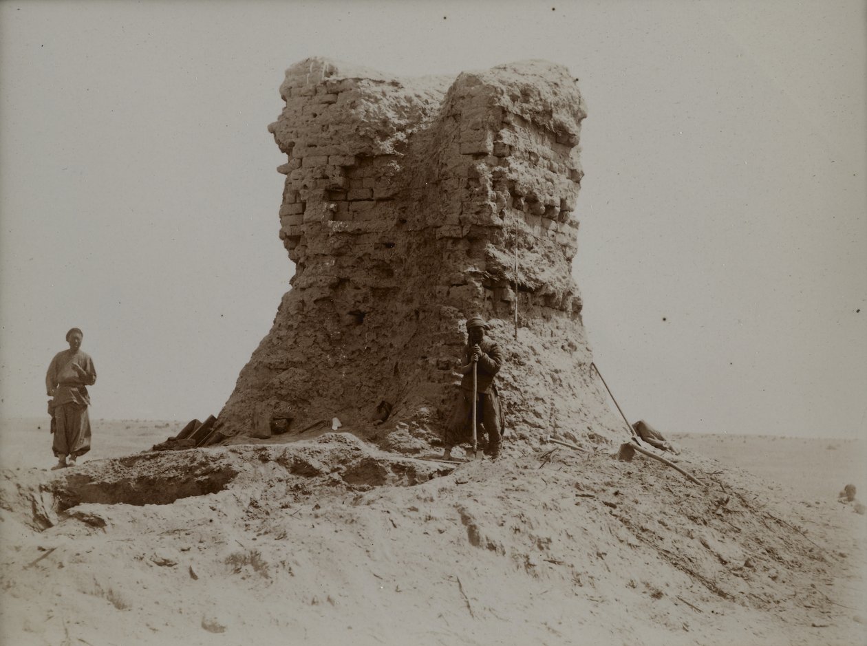 Local onde a carta Sogdian, um dos primeiros documentos em papel Sogdian sobreviventes (c.313CE), foi encontrada, Dunhuang, China (foto p/b) de Chinese Photographer