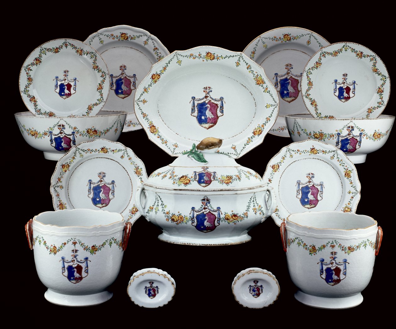 A famille rose serviço de jantar arsenal pintado com os braços de Tranefelt da Suécia (cerâmica) de Chinese School