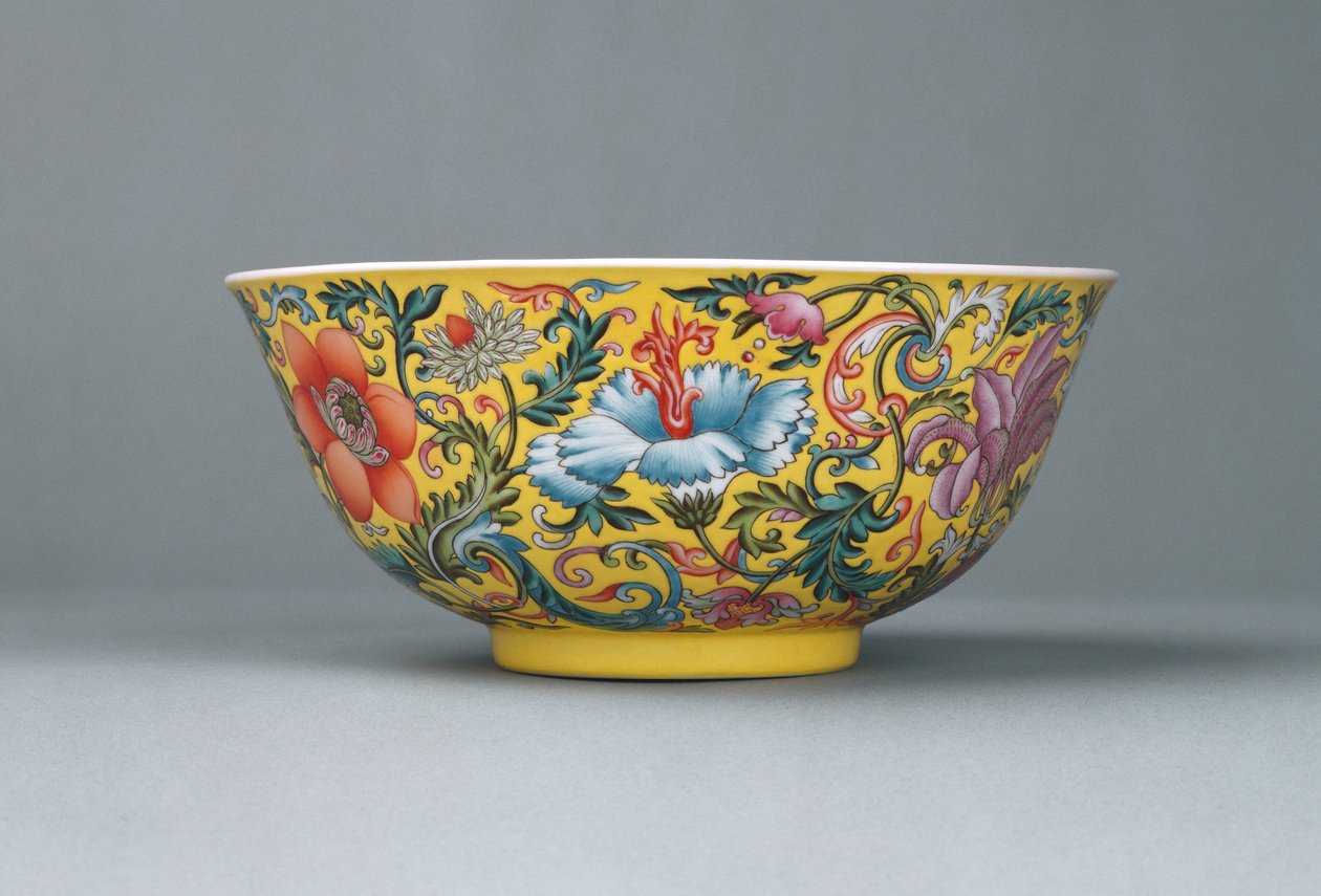 Uma bela tigela de fundo amarelo da família rosa, 1821-1850 de Chinese School