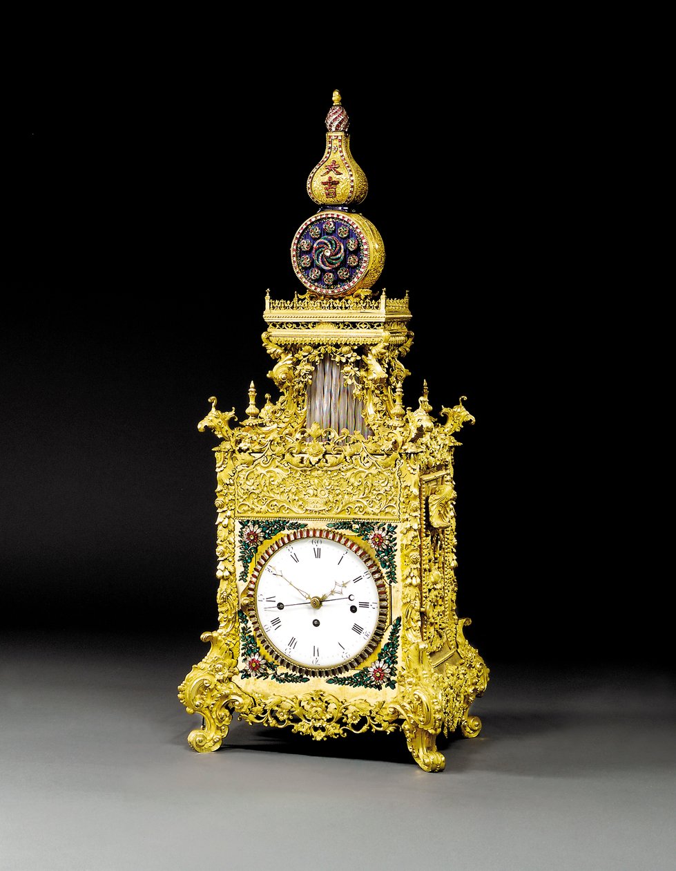 Um relógio de mesa autômato musical muito raro, ormolu, inserido em pasta, provavelmente Guangzhou, c.1790 de Chinese School