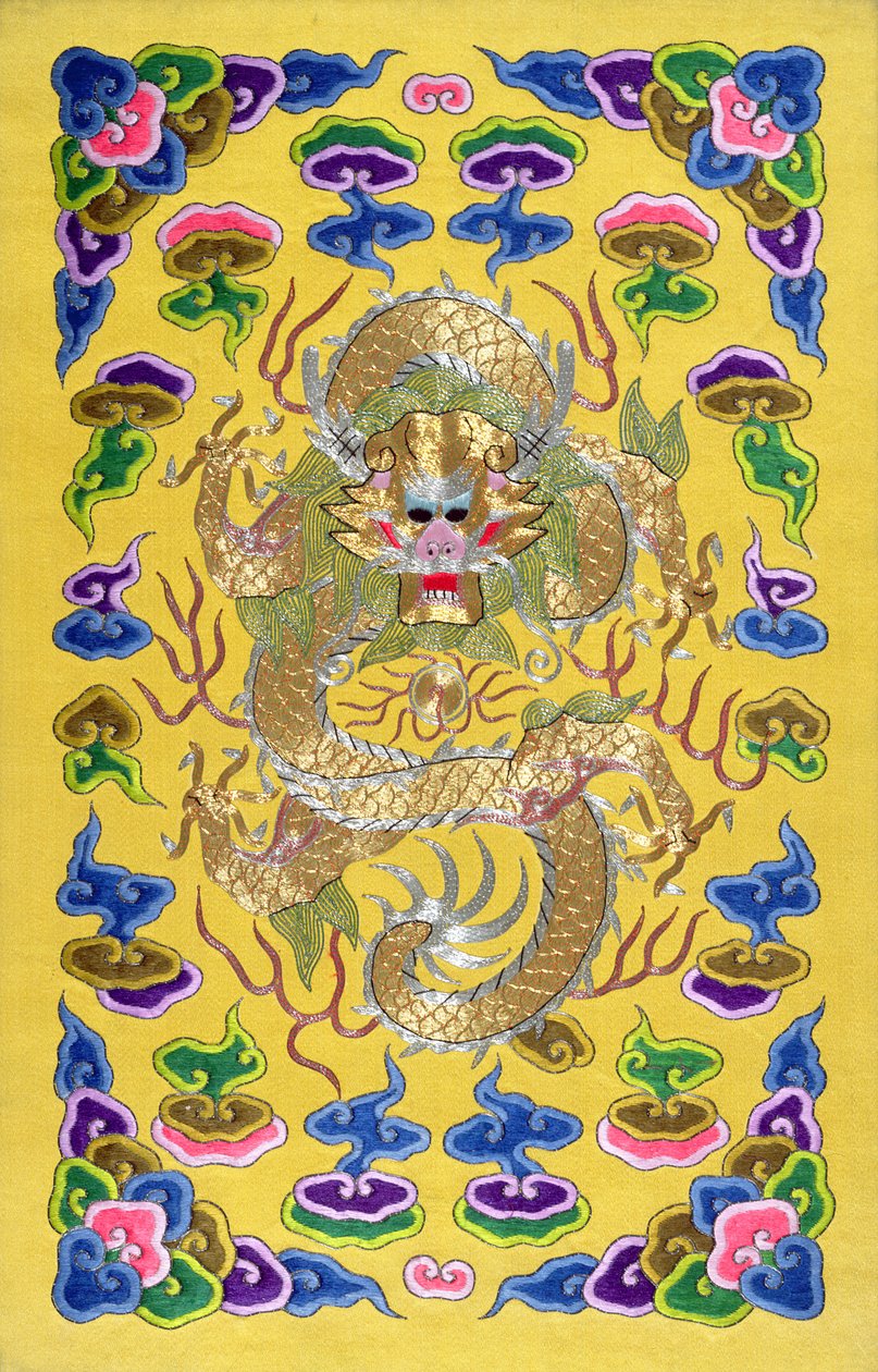 Um dragão chinês bordado, da capa de um tratado diplomático franco-chinês (fio prateado e dourado e seda) de Chinese School