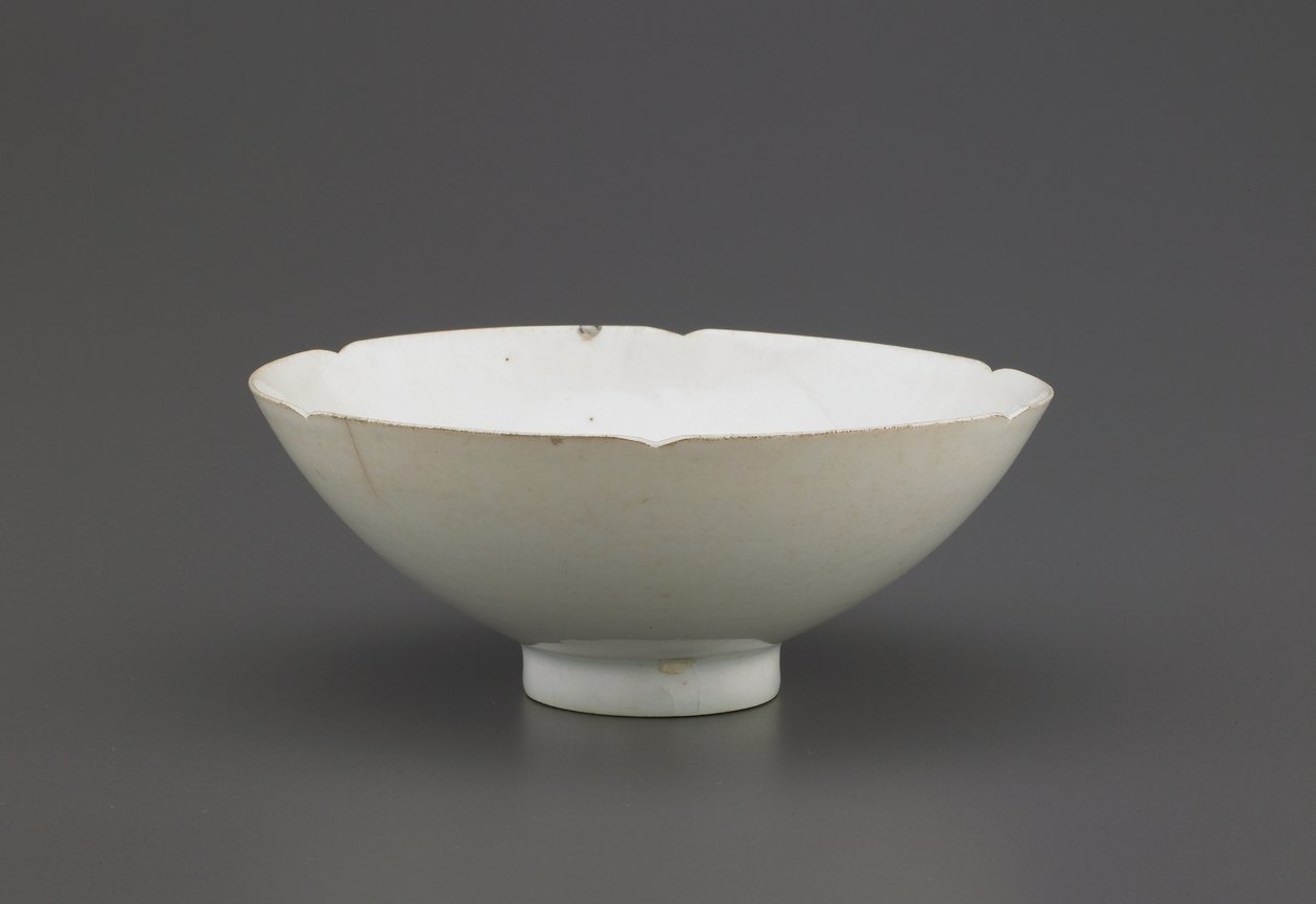 Tigela com borda entalhada, Jingdezhen, província de Jiangzi, dinastia Song do Norte ou do Sul (cerâmica) de Chinese School