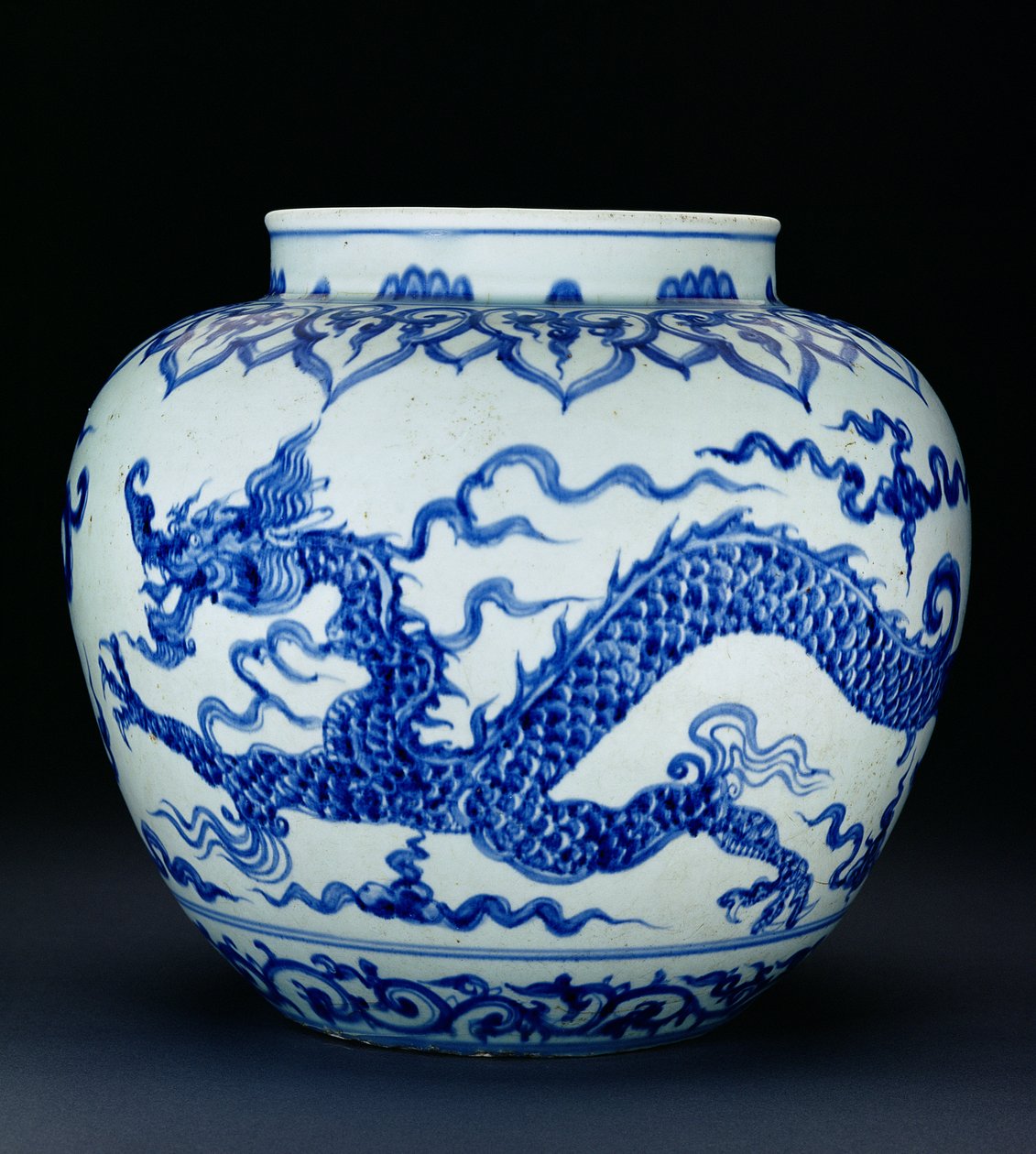 Frasco globular pintado com um dragão (porcelana) (ver 176593) de Chinese School
