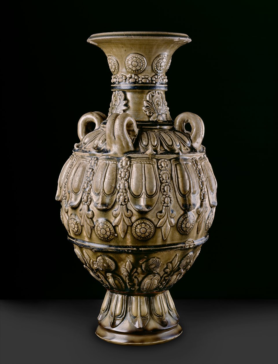 Jarra Greenware com decorações moldadas, Yue Kikn-site, período de seis dinastias (cerâmica) de Chinese School
